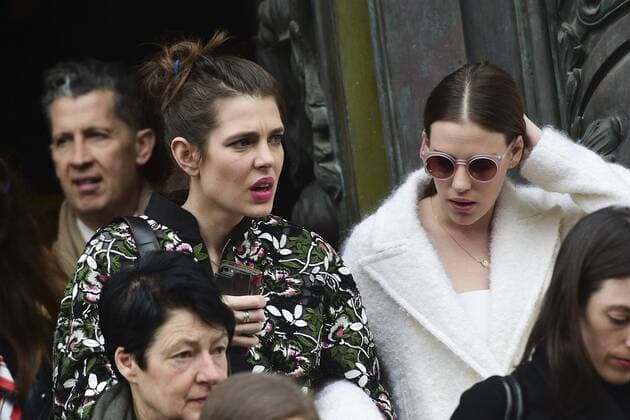 Charlotte Casiraghi et Juliette Dol CELEBRITES : Arrivees du Defile Giambattista Valli - Paris - 06 03 2017 JBAutissier Panoramic 