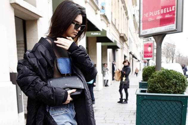 March 6, 2017 - Paris, France - Kendall Jenner seen leaving her hotel in Paris, France, on March 6, 2017. Paris France  - ZUMAn230 20170306_zaa_n230_088 Copyright: xMehdixTaamallahx
