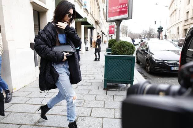 March 6, 2017 - Paris, France - Kendall Jenner seen leaving her hotel in Paris, France, on March 6, 2017. Paris France  - ZUMAn230 20170306_zaa_n230_094 Copyright: xMehdixTaamallahx