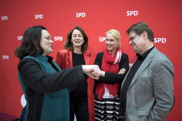 Andrea Nahles, Manuela Schwesig - SPD party board meeting DEU, Deutschland, Germany, Berlin, 06.03.2017 Andrea Nahles, Bundesministerin fuer Arbeit und Soziales, SPD, Katarina Barley, Generalsekretaerin der SPD, Manuela Schwesig, Bundesfamilienministerin SPD, und Ralf Stegner (v.l.n.r.) vor der Sitzung des Parteivorstandes zum Thema Qualifizierung staerken, Versicherungsschutz verbessern im Willy-Brandt-Haus, der Parteizentrale der SPD, in Berlin. Die SPD fordert in ihrem Programm die Einfuehrung des Arbeitslosengeld Q, das Recht auf Weiterbildung und verbesserten Versicherungsschutz bei Arbeitslosigkeit. Dies haette Auswirkungen auf die Beschluesse der Agenda 2010. German Minister of Work and Social Issues Andrea Nahles, SPD secretary general Katharina Barley, German Family Minister Manuela Schwesig and SPD party board member Ralf Stegner (f.lt.r.) , prior SPD party board meeting at the