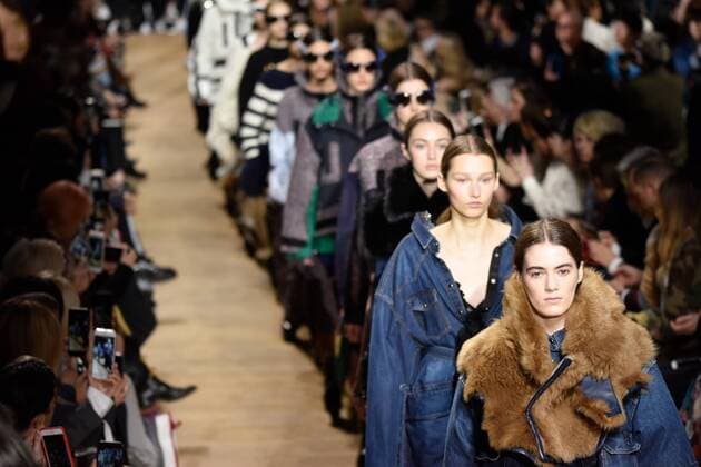 PARIS, March 6, 2017 -- Models present creations of Japanese brand Sacai during the Women s Ready-to-Wear Fall Winter 2017 2018 fashion week in Paris, France, on March 6, 2017. )(zcc) FRANCE-PARIS-FASHION WEEK-SACAI PieroxBiasion 