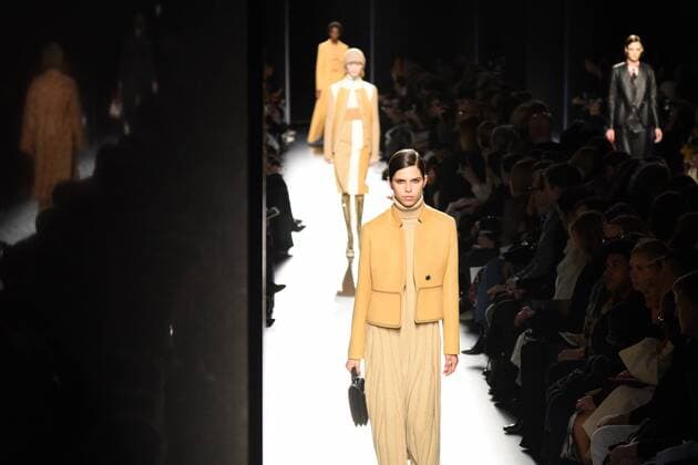 PARIS, March 6, 2017 -- Models present creations of Hermes during the Women s Ready-to-Wear Fall Winter 2017 2018 fashion week in Paris, France, on March 6, 2017. )(zcc) FRANCE-PARIS-FASHION WEEK-HERMES PieroxBiasion 