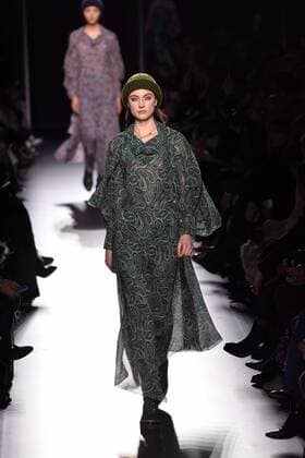 PARIS, March 6, 2017 -- Models present creations of Hermes during the Women s Ready-to-Wear Fall Winter 2017 2018 fashion week in Paris, France, on March 6, 2017. )(zcc) FRANCE-PARIS-FASHION WEEK-HERMES PieroxBiasion 