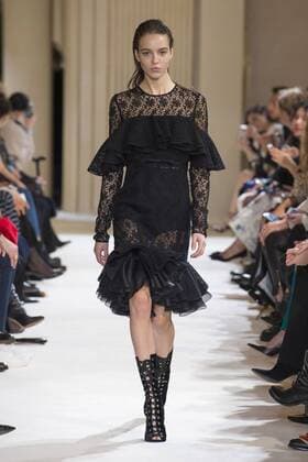 216111 Marineau Starface 2017-03-06 Paris France Paris Fashion Week. Defile PAP automne-hiver. Giambattita Valli. Giambattista Valli , autumn-winter 2017 Paris, France Paris fashion week. Parade PAP Autumn-Winter 2017. Giambattista Valli. Editorial use only _sans_perso  Copyright: xMarineaux STAR_216111_006