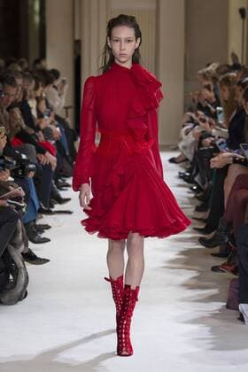 216111 Marineau Starface 2017-03-06 Paris France Paris Fashion Week. Defile PAP automne-hiver. Giambattita Valli. Giambattista Valli , autumn-winter 2017 Paris, France Paris fashion week. Parade PAP Autumn-Winter 2017. Giambattista Valli. Editorial use only _sans_perso  Copyright: xMarineaux STAR_216111_010