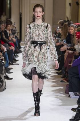 216111 Marineau Starface 2017-03-06 Paris France Paris Fashion Week. Defile PAP automne-hiver. Giambattita Valli. Giambattista Valli , autumn-winter 2017 Paris, France Paris fashion week. Parade PAP Autumn-Winter 2017. Giambattista Valli. Editorial use only _sans_perso  Copyright: xMarineaux STAR_216111_012