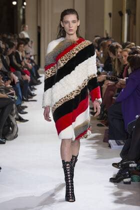216111 Marineau Starface 2017-03-06 Paris France Paris Fashion Week. Defile PAP automne-hiver. Giambattita Valli. Giambattista Valli , autumn-winter 2017 Paris, France Paris fashion week. Parade PAP Autumn-Winter 2017. Giambattista Valli. Editorial use only _sans_perso  Copyright: xMarineaux STAR_216111_013