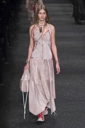 216116 Marineau Starface 2017-03-06 Paris France Paris Fashion Week. Defile PAP automne-hiver. Alexander Mc Queen Alexander McQueen , autumn-winter 2017 Paris, France Editorial use only _sans_perso  Copyright: xMarineaux STAR_216116_028