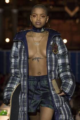 216125 Marineau Starface 2017-03-06 Paris France Paris Fashion Week. Defile PAP automne-hiver. Fenty x Puma by Rihanna. Fenty x Puma by Rihanna autumn winter 2017. Fenty x Puma by Rihanna, autumn-winter 2017 Paris, France Editorial use only _sans_perso  Copyright: xMarineaux STAR_216125_006