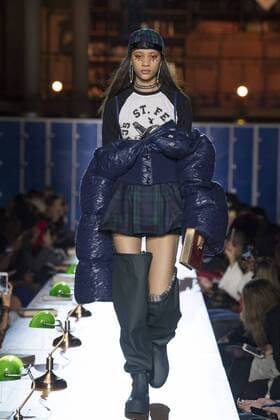 216125 Marineau Starface 2017-03-06 Paris France Paris Fashion Week. Defile PAP automne-hiver. Fenty x Puma by Rihanna. Fenty x Puma by Rihanna autumn winter 2017. Fenty x Puma by Rihanna, autumn-winter 2017 Paris, France Editorial use only _sans_perso  Copyright: xMarineaux STAR_216125_009