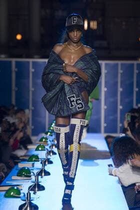 216125 Marineau Starface 2017-03-06 Paris France Paris Fashion Week. Defile PAP automne-hiver. Fenty x Puma by Rihanna. Fenty x Puma by Rihanna autumn winter 2017. Fenty x Puma by Rihanna, autumn-winter 2017 Paris, France Editorial use only _sans_perso  Copyright: xMarineaux STAR_216125_038