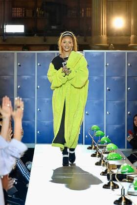 216127 Fenty x Puma Starface 2017-03-06 Paris France Paris Fashion Week. Defile PAP Automne-hiver 2017. FENTY x PUMA by Rihanna. PARIS, FRANCE - MARCH 06: Rihanna is seen on the runway during FENTY PUMA by Rihanna Fall Winter 2017 Collection at Bibliotheque Nationale de France on March 6, 2017 in Paris, France. (Photo by Kristy Sparow Getty Images for Fenty Puma) Local Caption Rihanna Fenty, Robyn Rihanna ( Rihanna )  Copyright: xFentyxxxPumax xStarfacex STAR_216127_002