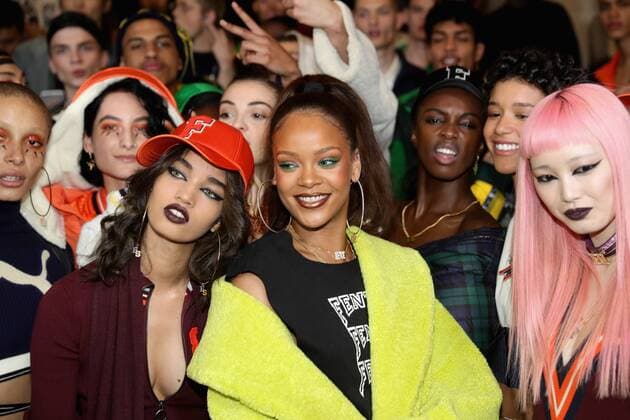 216127 Fenty x Puma Starface 2017-03-06 Paris France Paris Fashion Week. Defile PAP Automne-hiver 2017. FENTY x PUMA by Rihanna. PARIS, FRANCE - MARCH 06: Rihanna pose backstage with models before FENTY PUMA by Rihanna Fall Winter 2017 Collection at Bibliotheque Nationale de France on March 6, 2017 in Paris, France. (Photo by Vittorio Zunino Celotto Getty Images for Fenty Puma ) Local Caption Rihanna Fenty, Robyn Rihanna ( Rihanna )  Copyright: xFentyxxxPumax xStarfacex STAR_216127_005