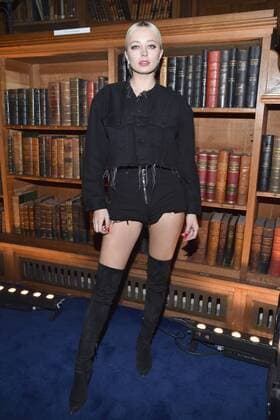 216127 Fenty x Puma Starface 2017-03-06 Paris France Paris Fashion Week. Defile PAP Automne-hiver 2017. FENTY x PUMA by Rihanna. PARIS, FRANCE - MARCH 06: Caroline Vreeland attends FENTY PUMA by Rihanna Fall Winter 2017 Collection at Bibliotheque Nationale de France on March 6, 2017 in Paris, France. (Photo by Pascal Le Segretain Getty Images for Fenty Puma) Local Caption Caroline Vreeland Vreeland, Caroline  Copyright: xFentyxxxPumax xStarfacex STAR_216127_037