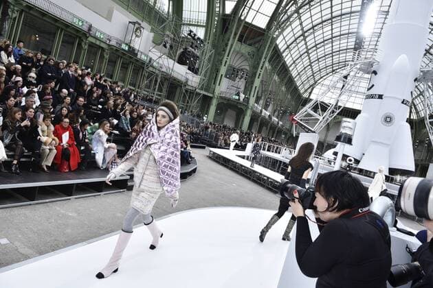 216126 Valentin Paoli Starface 2017-03-07 Paris France Paris Fashion Week. Defile PAP automne-hiver. Chanel. Paris Fashion Week. Chanel, autumn winter 2017. _sans_perso  Copyright: xValentinxPaolix xStarfacex STAR_216126_043