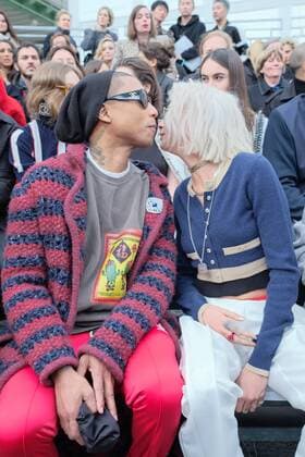 216129 Serge Arnal Starface 2017-03-07 Paris France Paris Fashion Week. Defile Chanel PAP automne-hiver. People. Paris fashion week. Chanel, autumn, winter 2017. People Williams, Pharrell; Delevingne, Cara  Copyright: xSergexArnalx xStarfacex STAR_216129_092