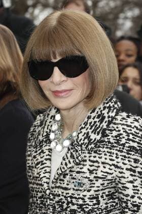 Anna Wintour CELEBRITIES : Ankunft zur Chanel Modenschau - Pret a Porter Automne Hiver - 07 03 2017 GwendolineLeGoff Panoramic 