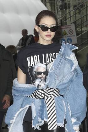 Gigi Hadid CELEBRITIES : Ankunft zur Chanel Modenschau - Pret a Porter Automne Hiver - 07 03 2017 GwendolineLeGoff Panoramic 
