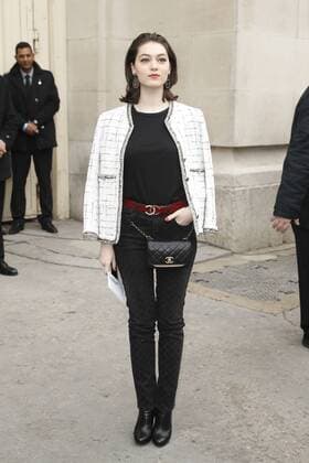 Anamaria Vartolomei CELEBRITIES : Ankunft zur Chanel Modenschau - Pret a Porter Automne Hiver - 07 03 2017 GwendolineLeGoff Panoramic 