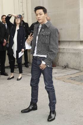William Chan CELEBRITIES : Ankunft zur Chanel Modenschau - Pret a Porter Automne Hiver - 07 03 2017 GwendolineLeGoff Panoramic 