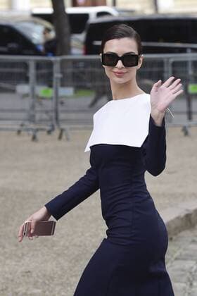Paris Fashion Week - Gäste der Miu Miu Show Emily Ratajkowski CELEBRITIES : Ankunft zur Modenschau von Miu Miu - Paris - 07 03 2017 JBAutissier Panoramic 