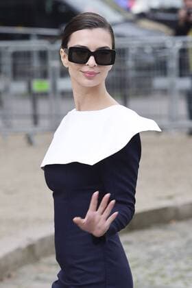 Paris Fashion Week - Gäste der Miu Miu Show Emily Ratajkowski CELEBRITIES : Ankunft zur Modenschau von Miu Miu - Paris - 07 03 2017 JBAutissier Panoramic 