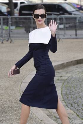 Paris Fashion Week - Gäste der Miu Miu Show Emily Ratajkowski CELEBRITIES : Ankunft zur Modenschau von Miu Miu - Paris - 07 03 2017 JBAutissier Panoramic 