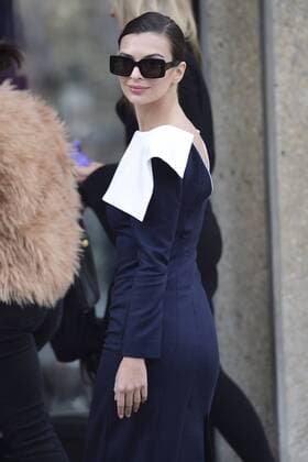 Paris Fashion Week - Gäste der Miu Miu Show Emily Ratajkowski CELEBRITIES : Ankunft zur Modenschau von Miu Miu - Paris - 07 03 2017 JBAutissier Panoramic 