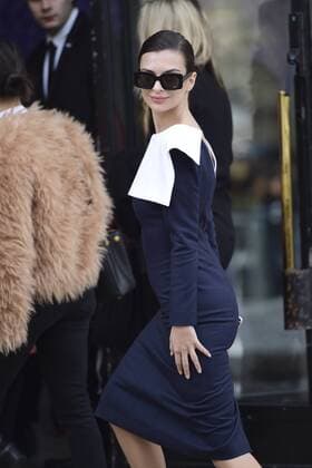 Paris Fashion Week - Gäste der Miu Miu Show Emily Ratajkowski CELEBRITIES : Ankunft zur Modenschau von Miu Miu - Paris - 07 03 2017 JBAutissier Panoramic 