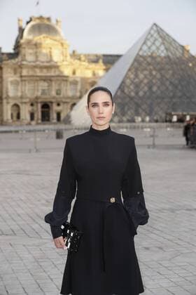 Paris Fashion Week - Gäste der Louis Vuitton Show Jennifer Connelly CELEBRITIES : Ankunft zur Louis Vuitton Modenschau - Pret a Porter Automne Hiver - 07 03 2017 GwendolineLeGoff Panoramic 