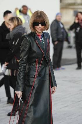 Paris Fashion Week - Gäste der Louis Vuitton Show Anna Wintour CELEBRITIES : Ankunft zur Louis Vuitton Modenschau - Pret a Porter Automne Hiver - 07 03 2017 GwendolineLeGoff Panoramic 