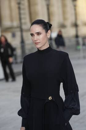Paris Fashion Week - Gäste der Louis Vuitton Show Jennifer Connelly CELEBRITIES : Ankunft zur Louis Vuitton Modenschau - Pret a Porter Automne Hiver - 07 03 2017 GwendolineLeGoff Panoramic 