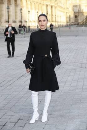 Bilder des Tages Paris Fashion Week - Gäste der Louis Vuitton Show Jennifer Connelly CELEBRITIES : Ankunft zur Louis Vuitton Modenschau - Pret a Porter Automne Hiver - 07 03 2017 GwendolineLeGoff Panoramic 