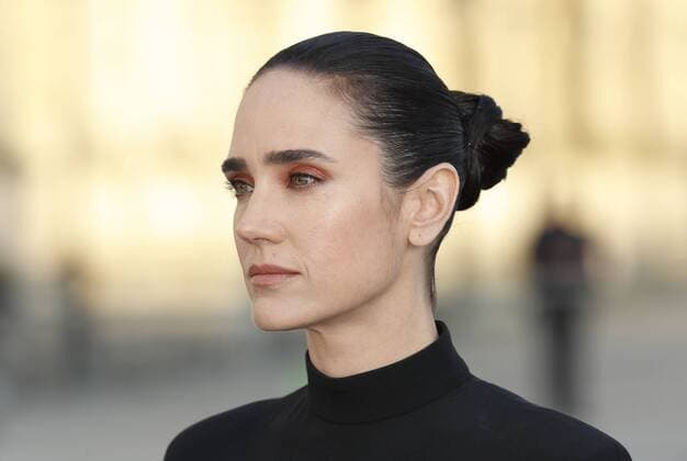 Paris Fashion Week - Gäste der Louis Vuitton Show Jennifer Connelly CELEBRITIES : Ankunft zur Louis Vuitton Modenschau - Pret a Porter Automne Hiver - 07 03 2017 GwendolineLeGoff Panoramic 