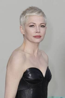 Paris Fashion Week - Gäste der Louis Vuitton Show Michelle Williams CELEBRITIES : Ankunft zur Louis Vuitton Modenschau - Pret a Porter Automne Hiver - 07 03 2017 GwendolineLeGoff Panoramic 