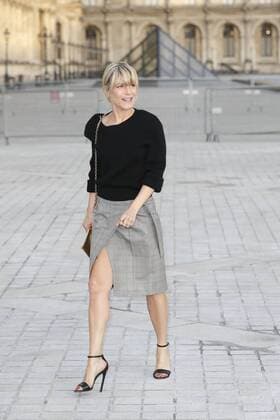 Paris Fashion Week - Gäste der Louis Vuitton Show Marina Fois CELEBRITIES : Ankunft zur Louis Vuitton Modenschau - Pret a Porter Automne Hiver - 07 03 2017 GwendolineLeGoff Panoramic 