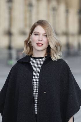 Paris Fashion Week - Gäste der Louis Vuitton Show Lea Seydoux CELEBRITIES : Ankunft zur Louis Vuitton Modenschau - Pret a Porter Automne Hiver - 07 03 2017 GwendolineLeGoff Panoramic 