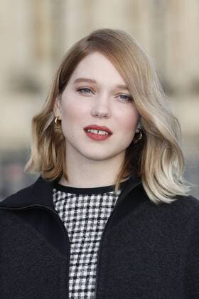 Paris Fashion Week - Gäste der Louis Vuitton Show Lea Seydoux CELEBRITIES : Ankunft zur Louis Vuitton Modenschau - Pret a Porter Automne Hiver - 07 03 2017 GwendolineLeGoff Panoramic 