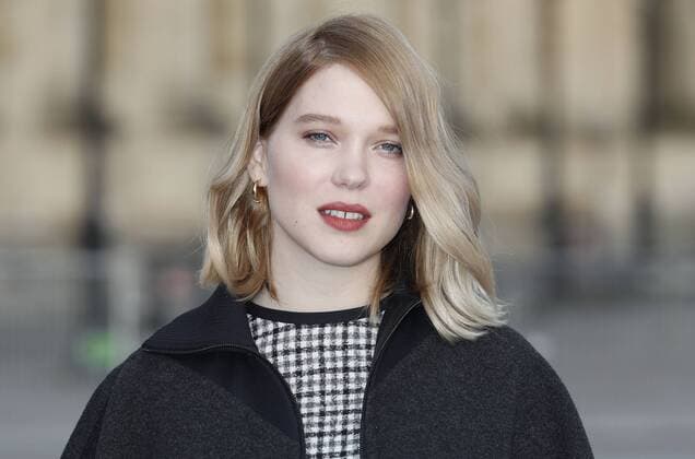 Paris Fashion Week - Gäste der Louis Vuitton Show Lea Seydoux CELEBRITIES : Ankunft zur Louis Vuitton Modenschau - Pret a Porter Automne Hiver - 07 03 2017 GwendolineLeGoff Panoramic 
