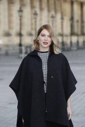 Paris Fashion Week - Gäste der Louis Vuitton Show Lea Seydoux CELEBRITIES : Ankunft zur Louis Vuitton Modenschau - Pret a Porter Automne Hiver - 07 03 2017 GwendolineLeGoff Panoramic 