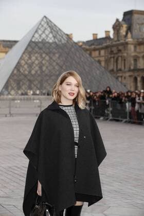 Paris Fashion Week - Gäste der Louis Vuitton Show Lea Seydoux CELEBRITIES : Ankunft zur Louis Vuitton Modenschau - Pret a Porter Automne Hiver - 07 03 2017 GwendolineLeGoff Panoramic 