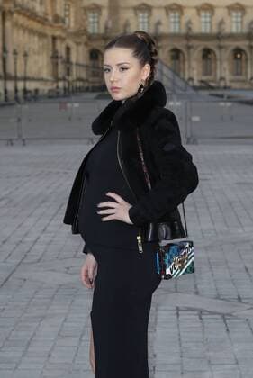 Paris Fashion Week - Gäste der Louis Vuitton Show Adele Exarchopoulos CELEBRITIES : Ankunft zur Louis Vuitton Modenschau - Pret a Porter Automne Hiver - 07 03 2017 GwendolineLeGoff Panoramic 