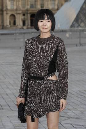 Paris Fashion Week - Gäste der Louis Vuitton Show Bae Doona CELEBRITIES : Ankunft zur Louis Vuitton Modenschau - Pret a Porter Automne Hiver - 07 03 2017 GwendolineLeGoff Panoramic 