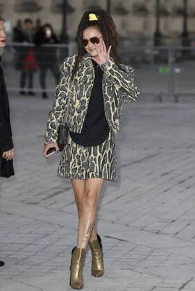 Paris Fashion Week - Gäste der Louis Vuitton Show Sasha Lane CELEBRITIES : Ankunft zur Louis Vuitton Modenschau - Pret a Porter Automne Hiver - 07 03 2017 GwendolineLeGoff Panoramic 