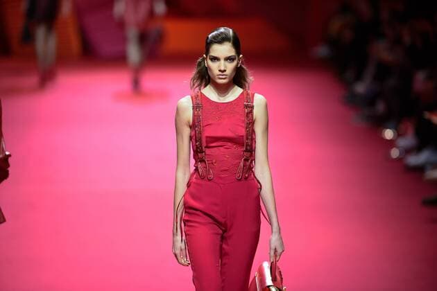 (170307) -- PARIS, March 7, 2017 -- A model presents a creation of Shiatzy Chen during the Women s Ready-to-Wear Fall Winter 2017 2018 fashion week in Paris, France, on March 7, 2017. ) FRANCE-PARIS-FASHION WEEK-SHIATZY CHEN ChenxYichen 