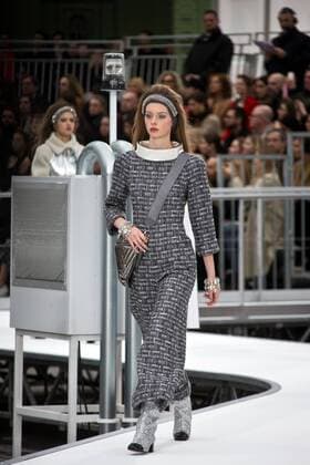 PARIS, March 7, 2017 -- A model presents a creation of Chanel during the Women s Ready-to-Wear Fall Winter 2017 2018 fashion week in Paris, France, on March 7, 2017. ) (hy) FRANCE-PARIS-FASHION WEEK-CHANEL PieroxBiasion 