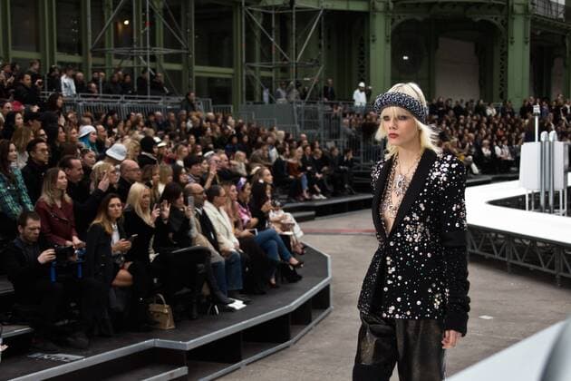 PARIS, March 7, 2017 -- A model presents a creation of Chanel during the Women s Ready-to-Wear Fall Winter 2017 2018 fashion week in Paris, France, on March 7, 2017. ) (hy) FRANCE-PARIS-FASHION WEEK-CHANEL PieroxBiasion 