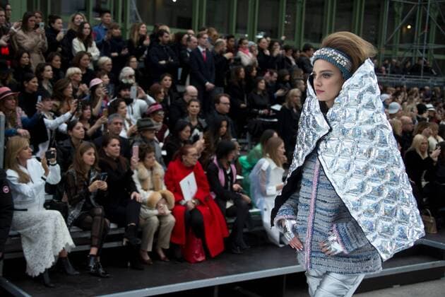 PARIS, March 7, 2017 -- A model presents a creation of Chanel during the Women s Ready-to-Wear Fall Winter 2017 2018 fashion week in Paris, France, on March 7, 2017. ) (hy) FRANCE-PARIS-FASHION WEEK-CHANEL PieroxBiasion 