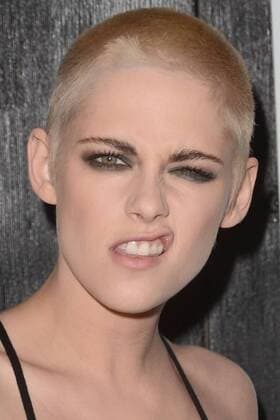 Kristen Stewart mit blonder Kurzhaarfrisur bei Filmpremiere Personal Shopper in LA LOS ANGELES - MAR 7: Kristen Stewart at the Personal Shopper Premiere at the Carondelet House on March 7, 2017 in Los Angeles, CA  Copyright: xHPAx xIPAx xHutchinsxPhotox