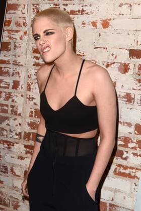 Kristen Stewart mit blonder Kurzhaarfrisur bei Filmpremiere Personal Shopper in LA LOS ANGELES - MAR 7: Kristen Stewart at the Personal Shopper Premiere at the Carondelet House on March 7, 2017 in Los Angeles, CA  Copyright: xHPAx xIPAx xHutchinsxPhotox
